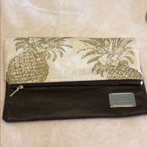 Kahulale’a clutch aqua interior